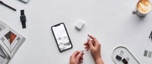5 Best iPhone Earbuds Pro Settings-asianfeet